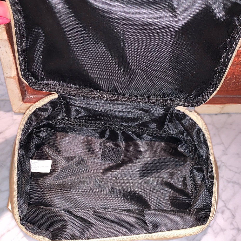 💕ZIPPERED GOLD COSMETIC/JEWELRY BAG💕NEVER USED!!EXCELLENT CONDITION!! - Picture 4 of 7